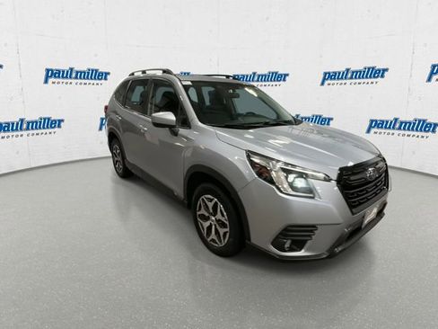 Used 2023 Subaru Forester Premium AWD/4WD image 3