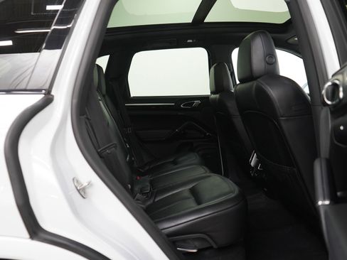 Used 2017 Porsche Cayenne Platinum Edition image 11
