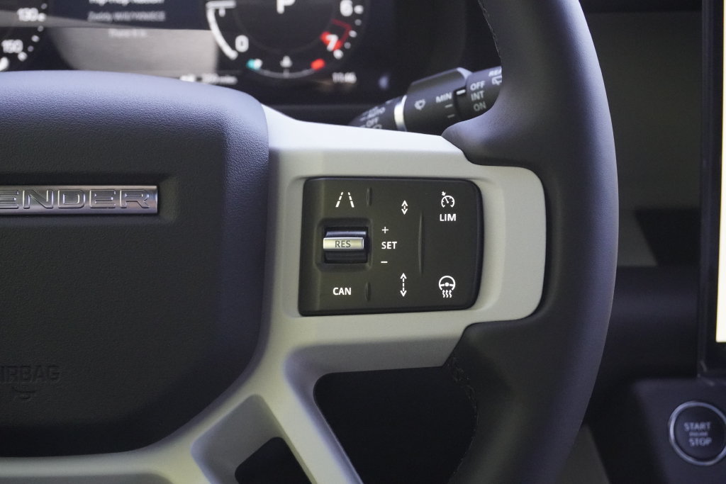 New 2026 Land Rover Defender 110 X-Dynamic SE AWD/4WD image 13