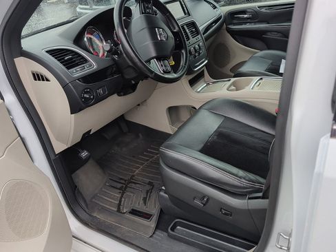 Used 2018 Dodge Grand Caravan SXT FWD image 27
