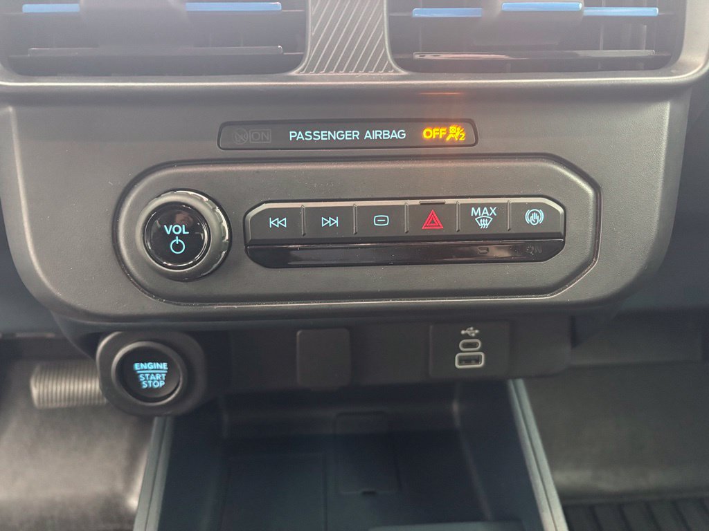 Used 2025 Ford Maverick Lobo AWD/4WD image 6