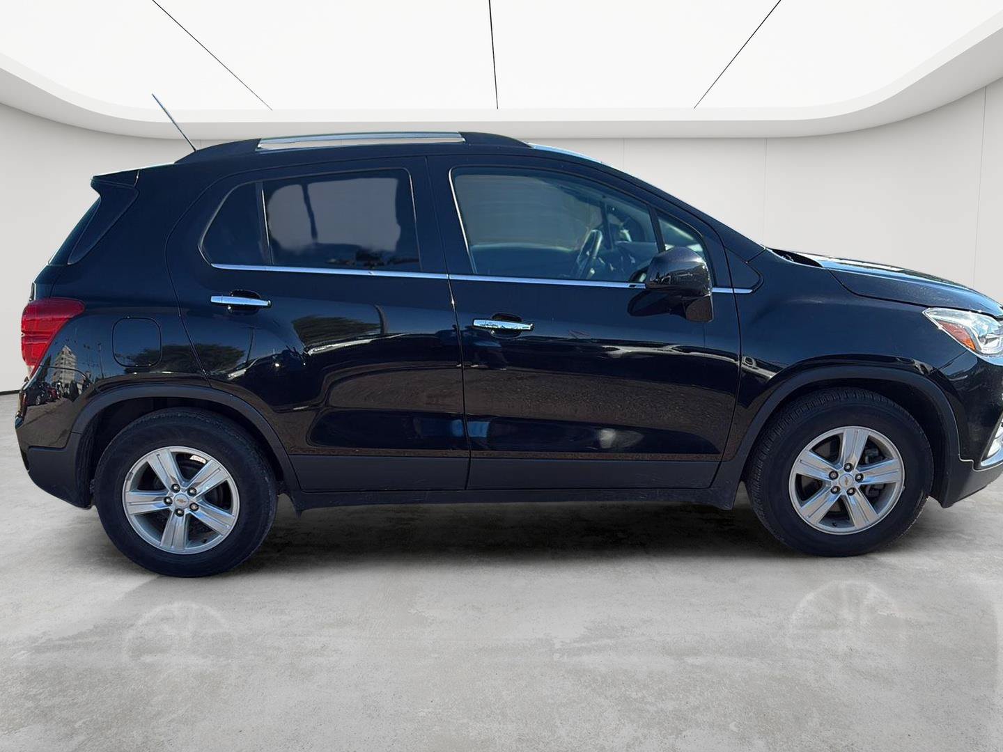 Used 2020 Chevrolet Trax LT w/ LT Convenience Package FWD image 3