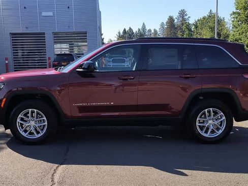 New 2025 Jeep Grand Cherokee Laredo X w/ Luxury Tech Group I image 5