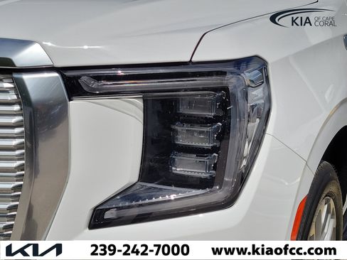 Used 2021 GMC Yukon XL Denali w/ Advanced Technology Package image 6