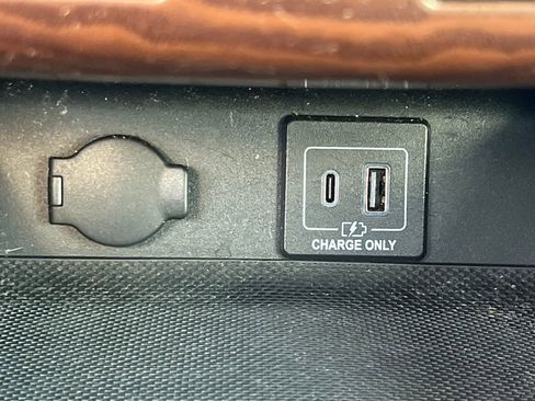 Used 2020 Nissan Pathfinder Platinum image 32