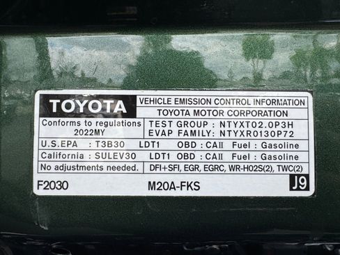 Used 2022 Toyota Corolla Cross XLE w/ Convenience Package FWD image 23