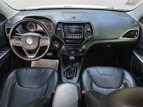 Used 2020 Jeep Cherokee Limited image 17