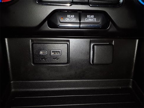 Used 2022 GMC Yukon XL SLE w/ Gmc Pro Safety Plus Package image 25