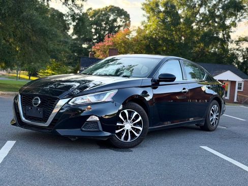 Used 2020 Nissan Altima 2.5 S FWD image 2