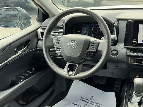 Used 2025 Toyota Camry LE image 40