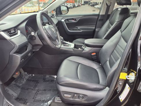 Used 2021 Toyota RAV4 XLE Premium FWD image 17