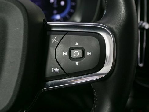 Used 2025 Volvo XC40 B5 Core image 33