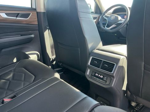 Used 2024 Volkswagen Atlas SE AWD/4WD image 20