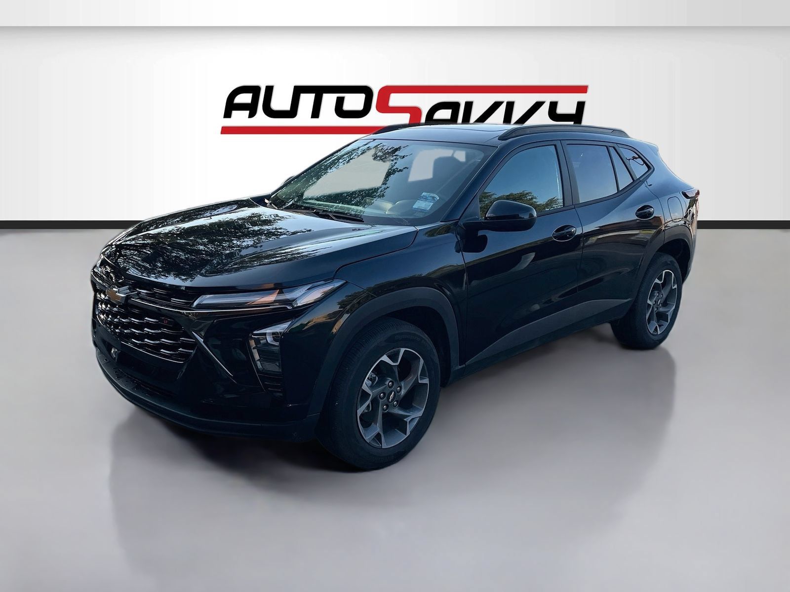 Used 2026 Chevrolet Trax LT w/ Sunroof Package FWD image 3