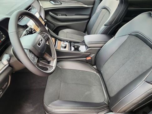 New 2026 Jeep Grand Cherokee L 2WD image 8