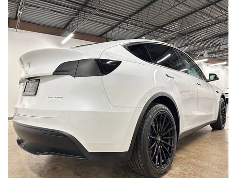 Used 2023 Tesla Model Y Long Range AWD/4WD image 12