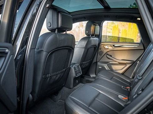 Used 2023 Porsche Macan Turbo image 34