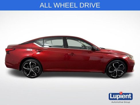 Used 2024 Nissan Altima 2.5 SR AWD/4WD image 3
