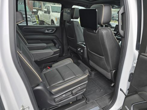 Used 2022 GMC Yukon XL SLT image 33
