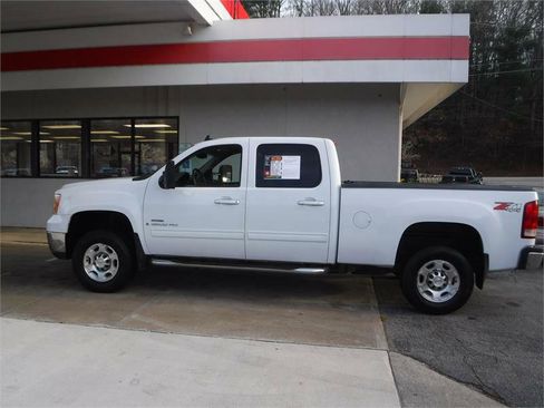 Used 2008 GMC Sierra 2500 SLT w/ Z71 Off-Road Package image 14