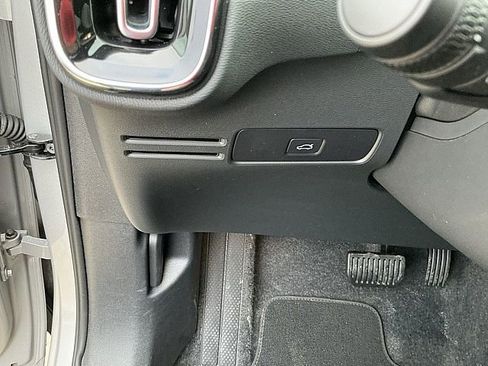 Certified 2025 Volvo XC40 B5 Plus image 22