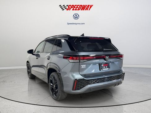 New 2025 Volkswagen Tiguan SE R-Line image 5