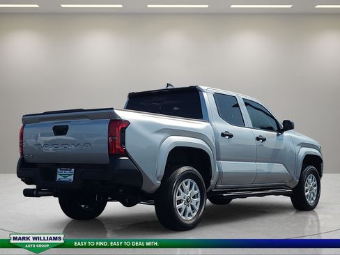 Used 2025 Toyota Tacoma SR AWD/4WD image 4