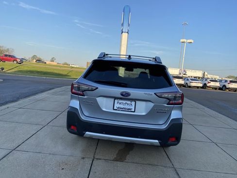 Used 2024 Subaru Outback Touring image 10