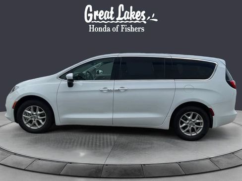 Used 2023 Chrysler Voyager LX FWD image 2