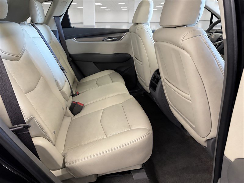 Used 2017 Cadillac XT5 Luxury w/ LPO, Wheel Lock Package AWD/4WD image 28