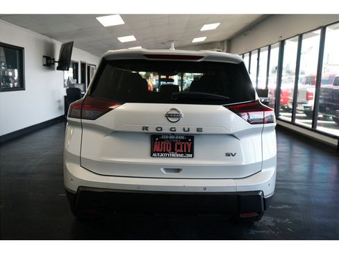 Used 2024 Nissan Rogue SV FWD image 6