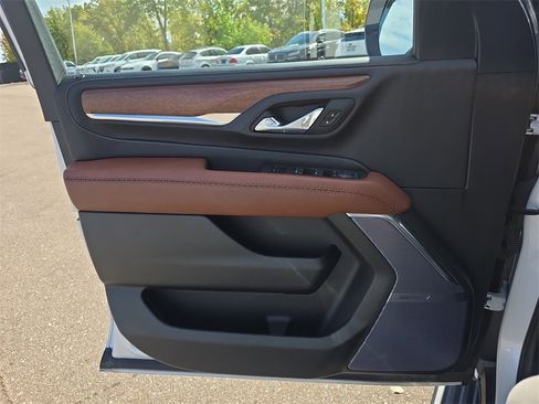 Used 2023 GMC Yukon XL Denali Ultimate image 10