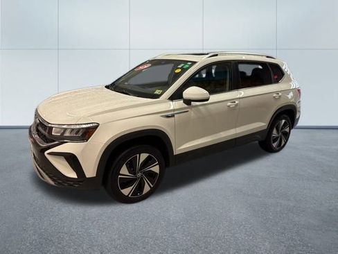 Used 2024 Volkswagen Taos SE image 2