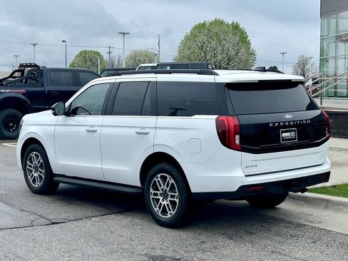 Certified 2025 Ford Expedition Active AWD/4WD image 4
