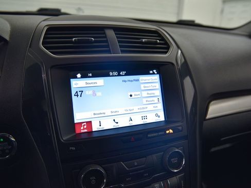 Used 2018 Ford Explorer XLT w/ Equipment Group 202A image 20