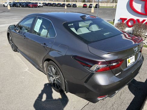 Used 2023 Toyota Camry SE FWD image 6