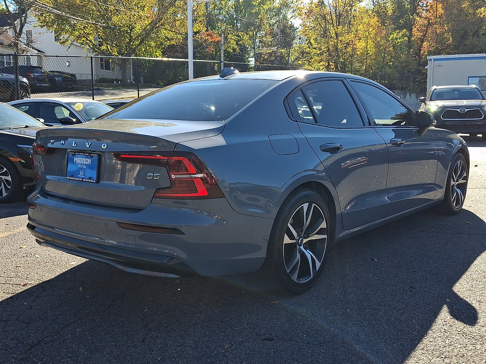 Used 2024 Volvo S60 B5 Core FWD image 4