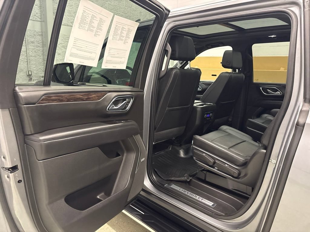 Used 2022 Chevrolet Suburban LT w/ LT Signature Plus Package AWD/4WD image 30