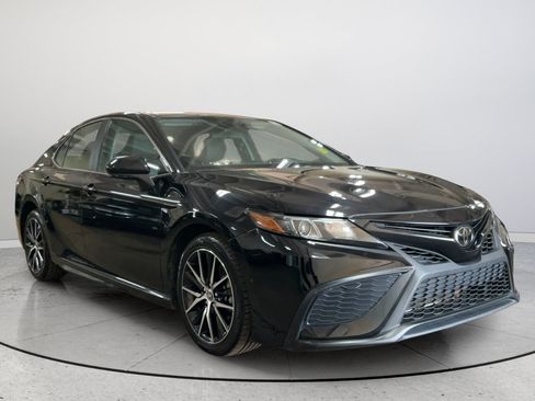 Used 2024 Toyota Camry SE FWD image 1
