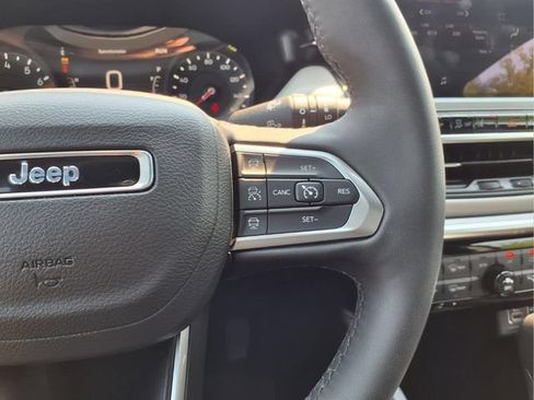 Used 2025 Jeep Compass Limited AWD/4WD image 20