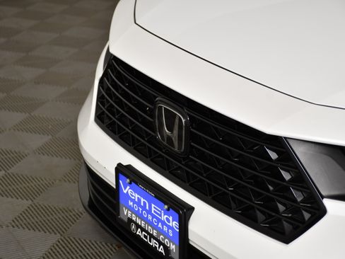 Used 2024 Honda Accord Sport image 11