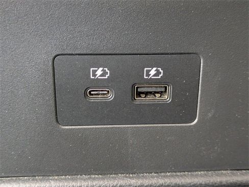 Used 2023 Nissan Rogue SV image 15