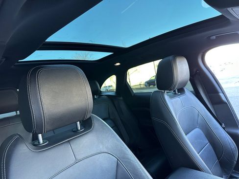 Used 2017 Jaguar F-PACE R-Sport image 25