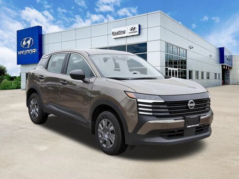 Used 2025 Nissan Kicks S FWD image 3