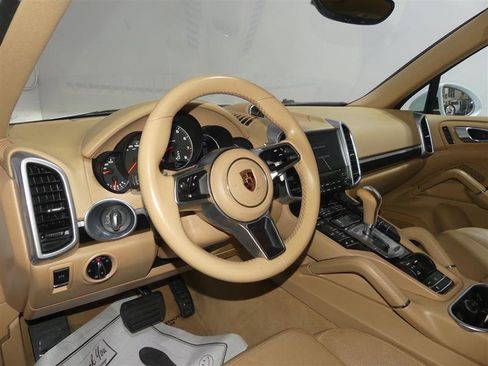 Used 2017 Porsche Cayenne Platinum Edition image 23