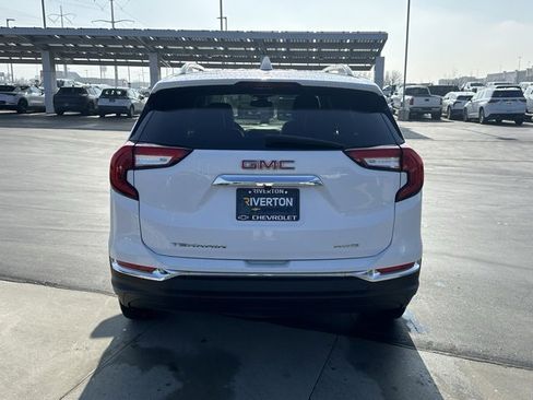 Certified 2024 GMC Terrain SLT image 28