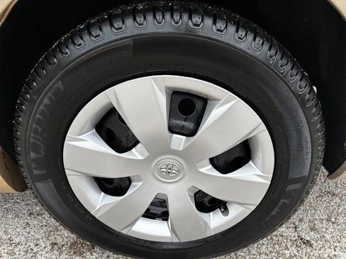 Used 2011 Toyota Camry LE image 15