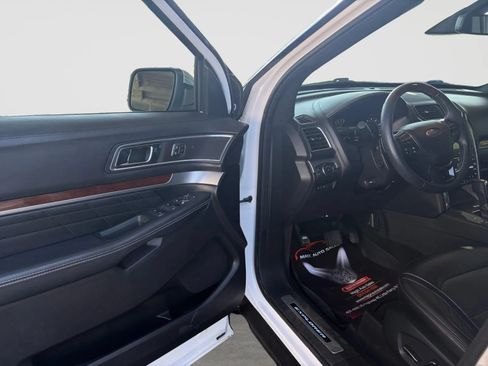 Used 2018 Ford Explorer Platinum AWD/4WD image 11