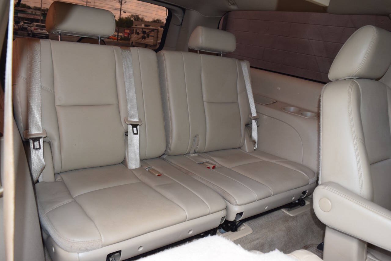 Used 2014 Chevrolet Suburban LTZ RWD image 54