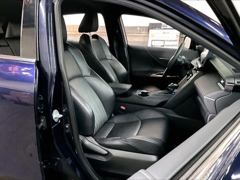 Used 2021 Toyota Venza XLE image 10